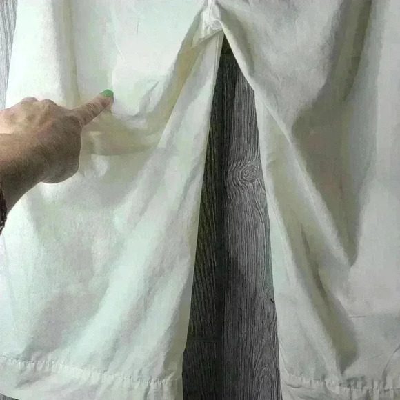 Banana Republic size 2 pale yellow capri pants. - Picture 5 of 9